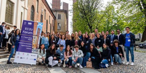 Gruppo di studenti all'EC2U Forum di Pavia nel 2022
