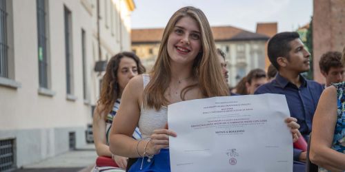 Monica Boggioni con il diploma alla Giornata del Laureato 2023