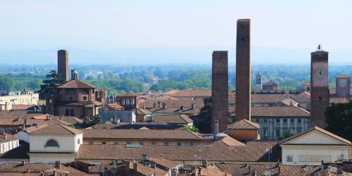 Pavia, veduta dall'alto e torri di Piazza Leonardo Da Vinci