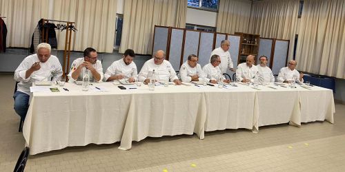 La giuria degli chef durante l'assaggio dei risotti