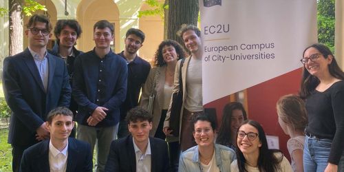 Gli studenti dell'Università di Poitiers in visita presso UniPv con una rappresentanza del personale UniPv