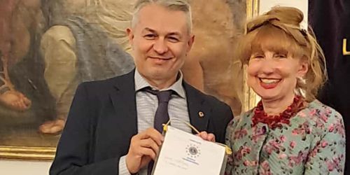 La prof.ssa Renata Crotti riceve il premio “Pavese dell’anno”