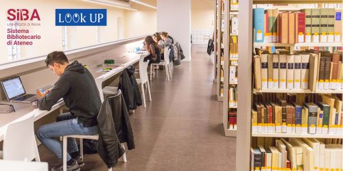 Studenti ai tavoli della Biblioteca di Studi Umanistici presso Palazzo San Tommaso. Con loghi SiBA e LookUp in sovrimpressione
