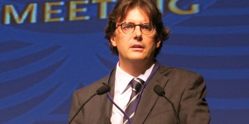 Massimiliano Gnecchi sul palco di un evento ISCT
