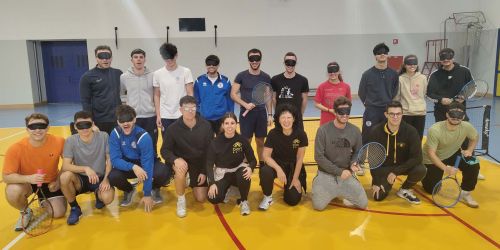 Gli studenti che hanno partecipato alla lezione sul blind tennis