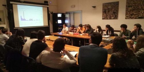 Gruppo di studenti partecipa a una delle International Masterclass dedicate alla fisica
