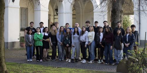 Gli studenti del Foundation Year 2024/2025 nel cortile del Collegio Fraccaro