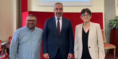 Da sinistra : Luigi Bisceglia (Università di Betlemme), Maher CANAWATI (Sindaco della Municipalità di Betlemme), Maria Sassi (Università di Pavia)