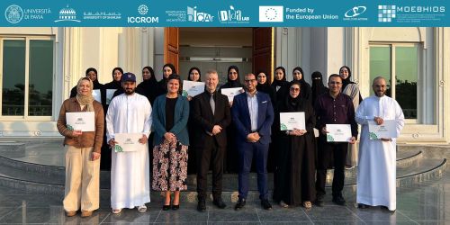 Gruppo dei partecipanti al workshop del 2025, al centro: Dott.ssa Raffaella De Marco (UNIPV), prof. Emad Mushtaha (Responsabile del Dipartimento di Ingegneria Edile-Architettura, Università di Sharjah), Dott. Eslam Nofal (UoS).