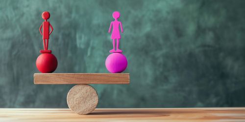 Sagoma di un uomo e di una donna in equilibrio su un'asse di legno che funge da bilancia