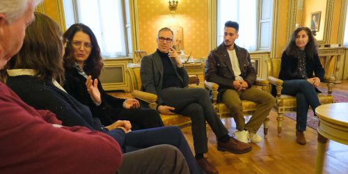 La delegata Carola Ricci in dialogo con la coppia di donatori. A fianco il Rettore, Ahmed e Stefania Ferrari del Centro Di Servizio Center For Global Strategic Engagement (GLOBEC) UniPv..