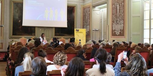 La platea e l'intervento dell'Assessora alle Pari Opportunità, all’Istruzione e ai Rapporti con le Università Alessandra Fuccillo in Aula Foscolo durante il Forum della Salute