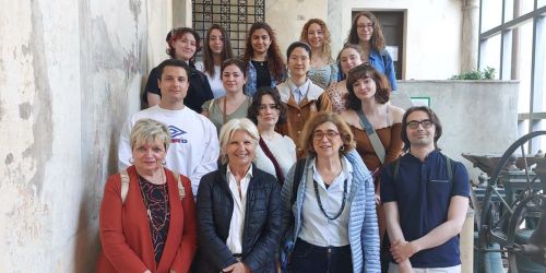 Gli studenti e le studentesse del corso “Ancient Mediterranean World”. In prima fila da sinistra: Silvia Ruggia, Mariella Magnani, Elena Calandra