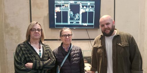 Il prof. Giacomo Fiocco (a destra) insieme alla direttrice del Museo Archeologico San Lorenzo (a sinistra) e all'archeologa Elena Mariani.