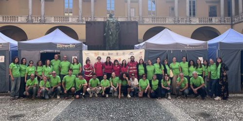 Professionisti e volontari che hanno partecipato al progetto CRESCO nel Cortile dei Caduti UniPv
