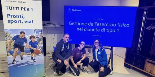 Il prof. Vandoni con due ricercatrici del LAMA all'evento del 10 ottobre 2026