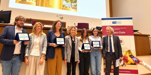 Il team UniPv durante la premiazione