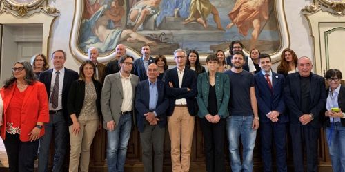 Foto di gruppo dei relatori con alcuni partecipanti all’iniziativa