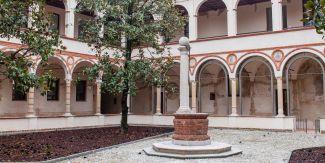 Uno scorcio del chiostro