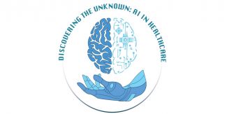 Logo della summer school: cervello stilizzato con una metà composta da circuiti sopra a una mano robotica