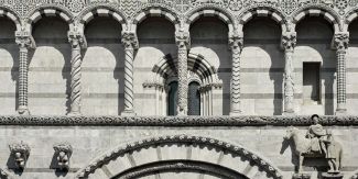 Dettaglio della facciata della Cattedrale di San Martino a Lucca