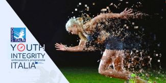 Copertina "Atleta: la persona oltre la prestazione" con atleta che corre e la cui immagine si dissolve in pixel