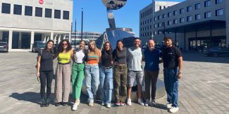 Gli 8 studenti che hanno partecipato al Blended Intensive Programme con il prof. Alessandro Greco