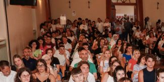 Aula del '400 piena di studenti