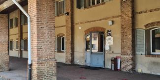 Cascina Cravino, porticato e ingresso