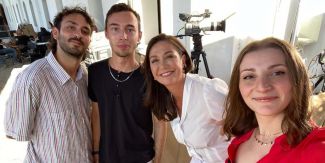 I due studenti dell'Università di Pavia con la conduttrice Tessa Gelisio