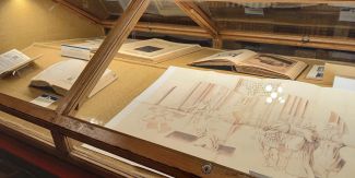 Parte dei volumi esposti per la mostra "Sant'Agostino a Pavia 723–2023 nelle carte della Biblioteca Universitaria"