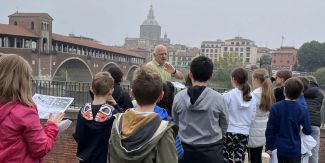 Alunni di una cuola elementare durante uno dei percorsi di "Pavia d'Acqua"
