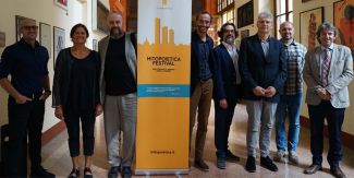 Foto di gruppo alla conferenza stampa di presentazione di Mitopoietica Festival