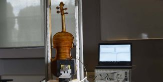 Analisi di un violino nel Laboratorio Arvedi