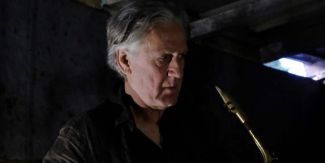 Simon Rose sul palco, primo piano