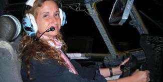 Anna Prouse ai comandi di un C130