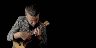 Giovanni Albini con ukulele