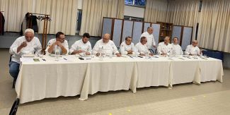 La giuria degli chef durante l'assaggio dei risotti