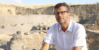 Lorenzo D'Alfonso sul sito di uno scavo