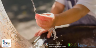 Mano sotto getto d'acqua