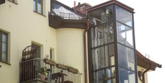 Ascensore posto all'esterno di un palazzo