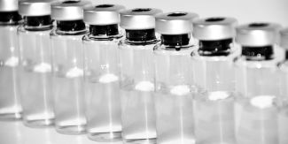 Fialette trasparenti contenenti liquido