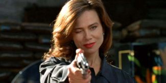 Lena Olin nel ruolo di Mona Demarkov, personaggio del film "Triplo logo"