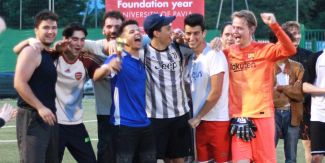 Squadra vincitrice della partita di calcio Foundation Year