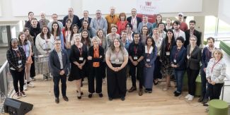 Foto di gruppo dei partecipanti all'incontro "Unveiling the University of the Future: Kick-off the EC2U Pan-European Knowledge Ecosystem"