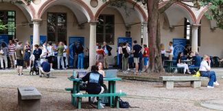 Stand di "Porte Aperte" 2023 nel Cortile Sforzesco UniPv
