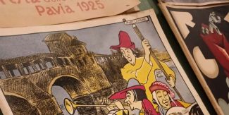 Disegno raffigurante gruppo di Goliardi davanti al Ponte Coperto di Pavia
