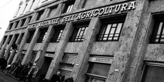 Facciata Banca Nazionale dell'Agricoltura in Piazza Fontana (MI)