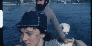 Immagine da filmino amatoriale: uomo e donna in barca sul Ticino