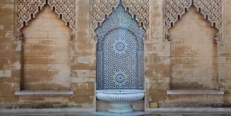 Fontana con decoro tradizionale in Marocco